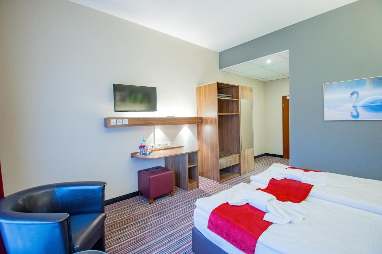 Seehotel Brandenburg an der Havel Brielow Exterior foto
