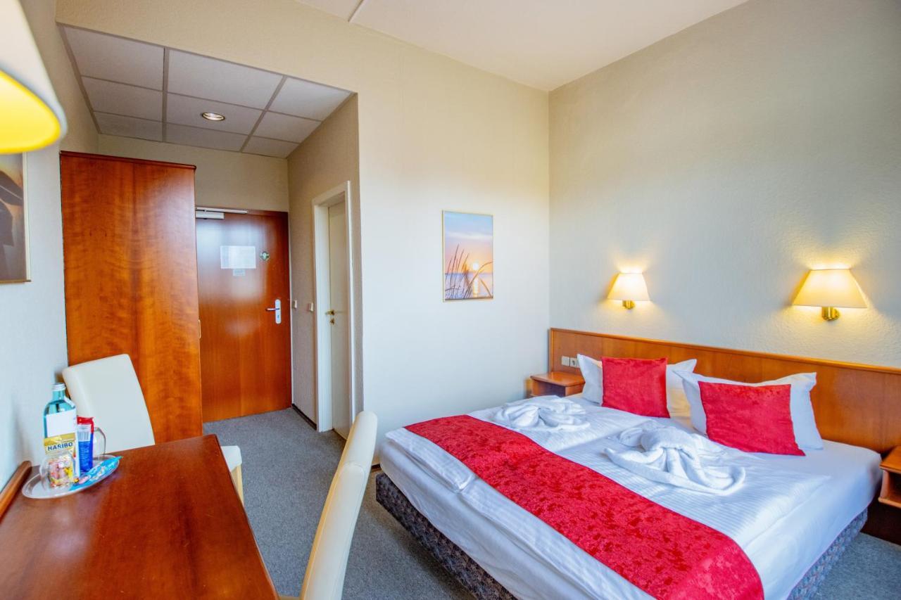 Seehotel Brandenburg an der Havel Brielow Exterior foto