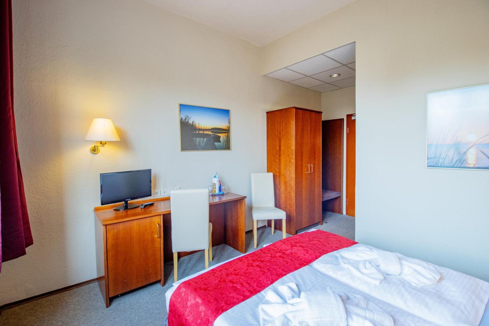 Seehotel Brandenburg an der Havel Brielow Exterior foto