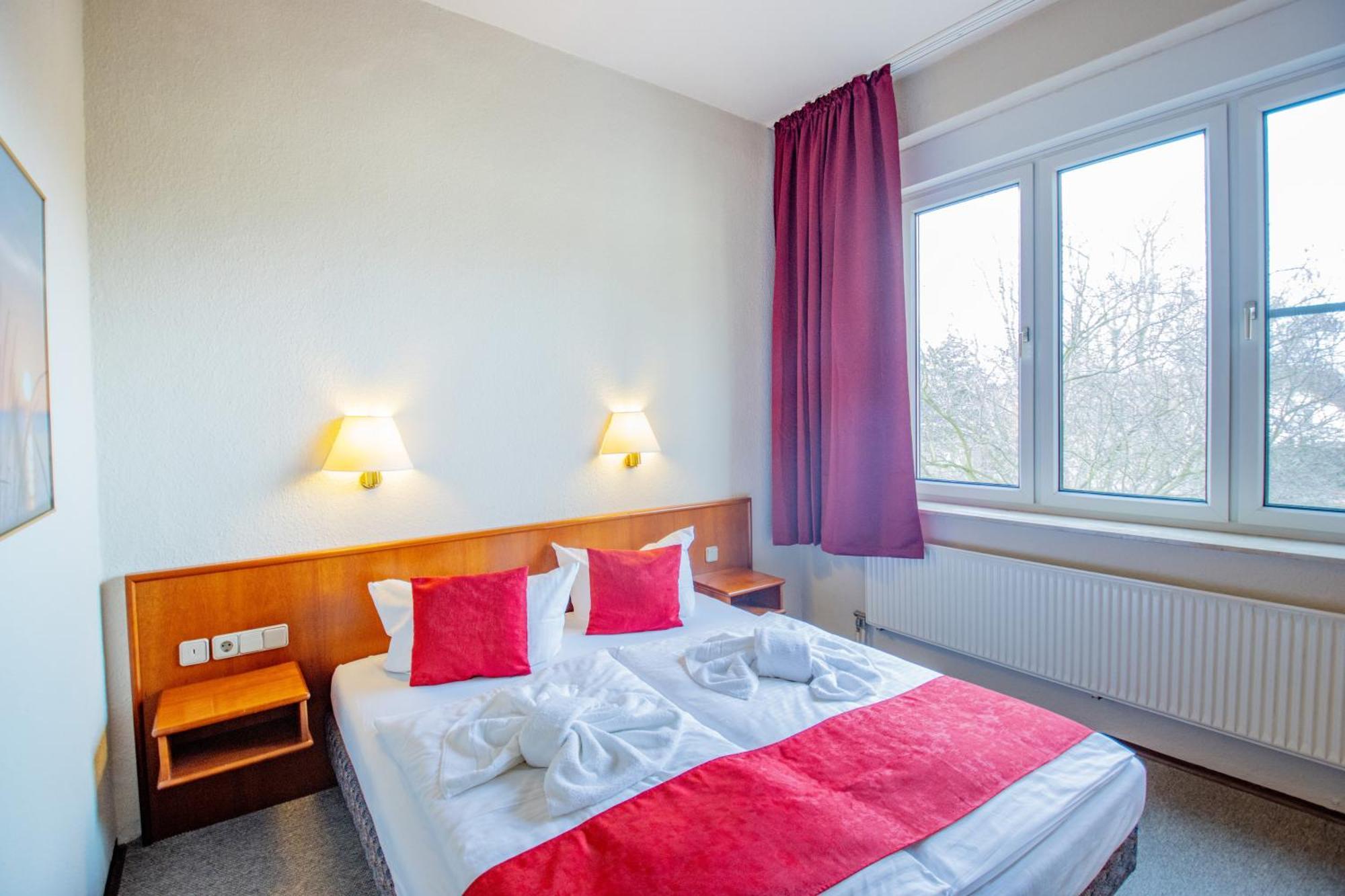 Seehotel Brandenburg an der Havel Brielow Exterior foto