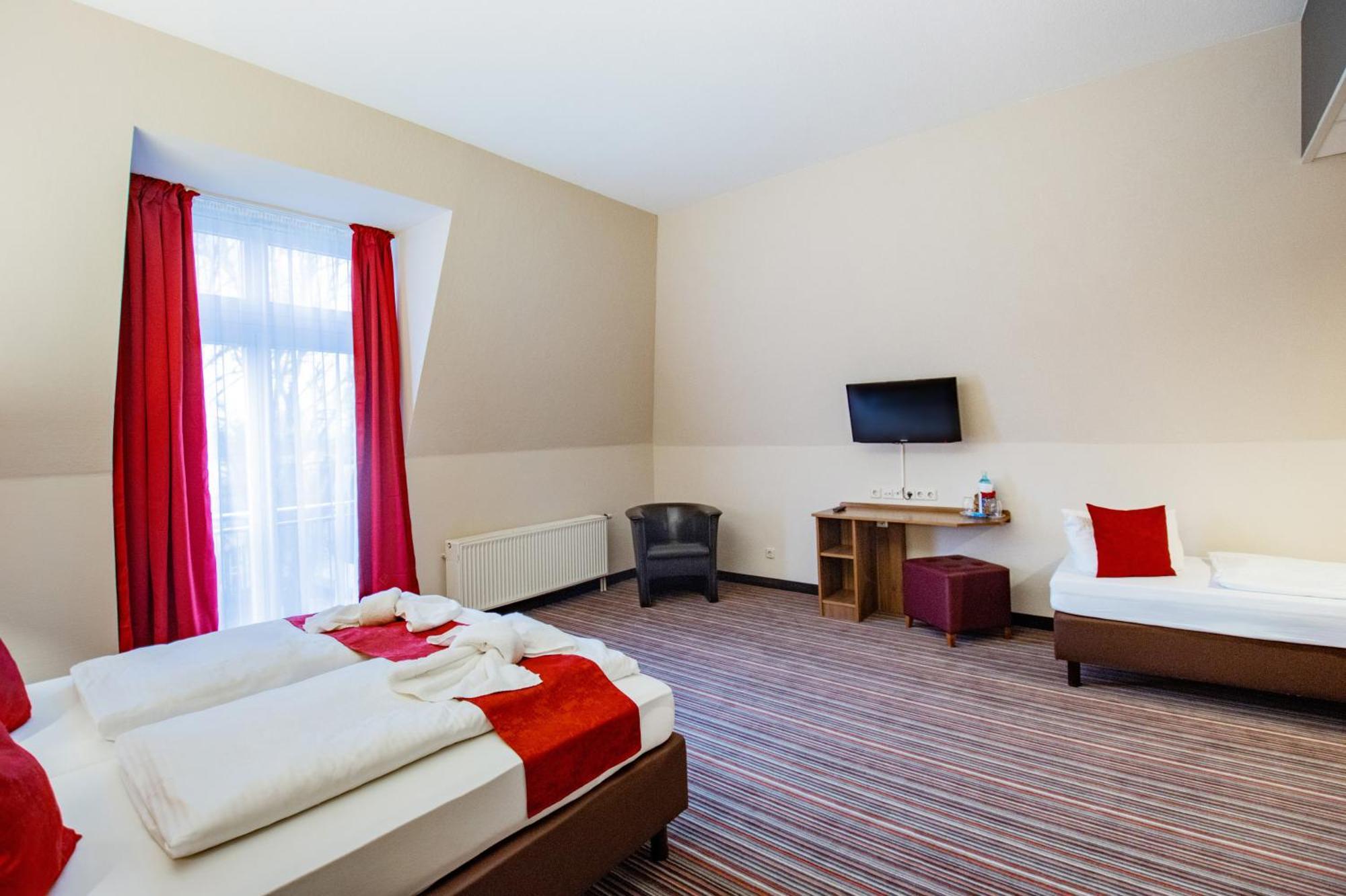 Seehotel Brandenburg an der Havel Brielow Exterior foto