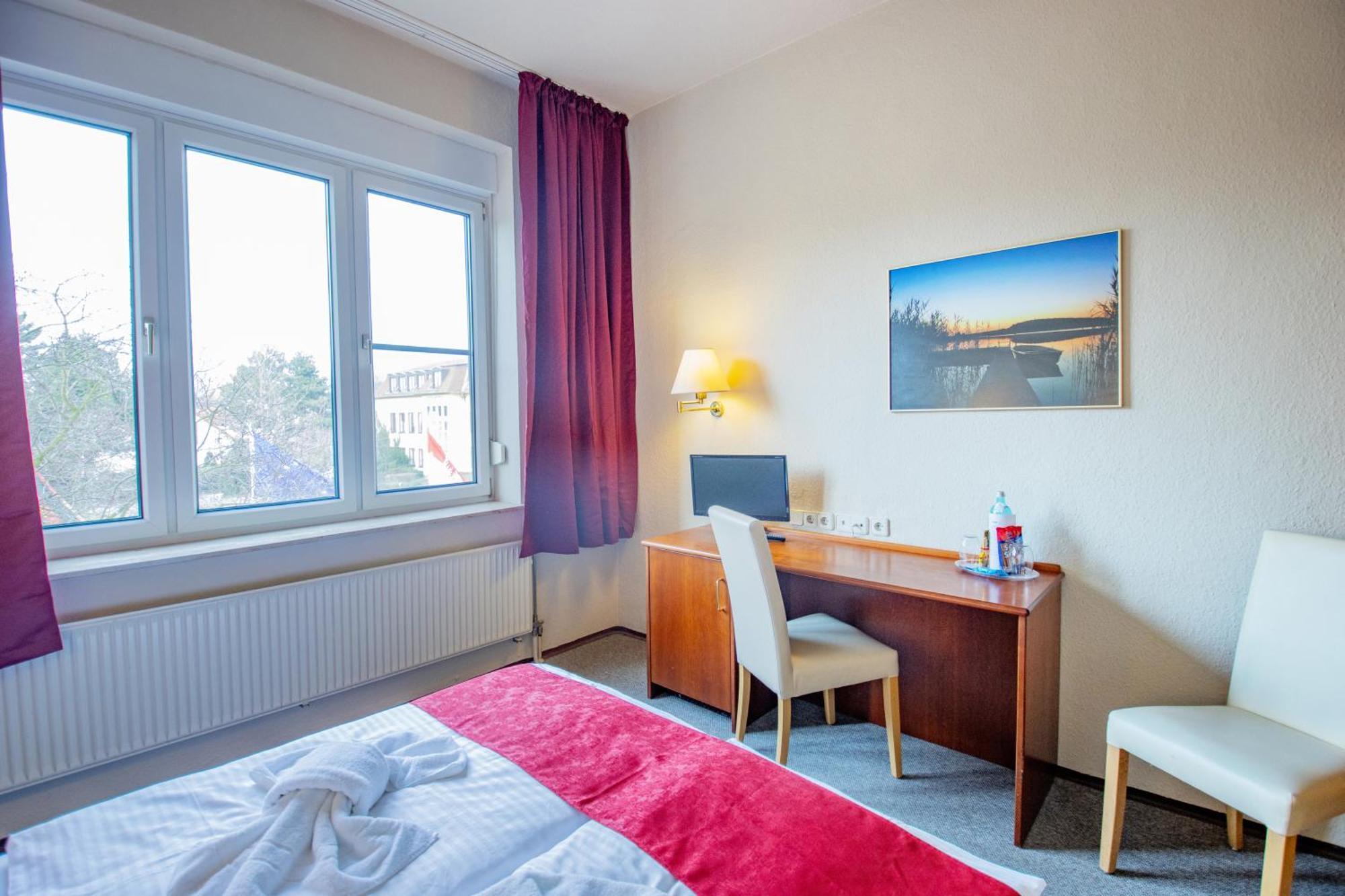 Seehotel Brandenburg an der Havel Brielow Exterior foto