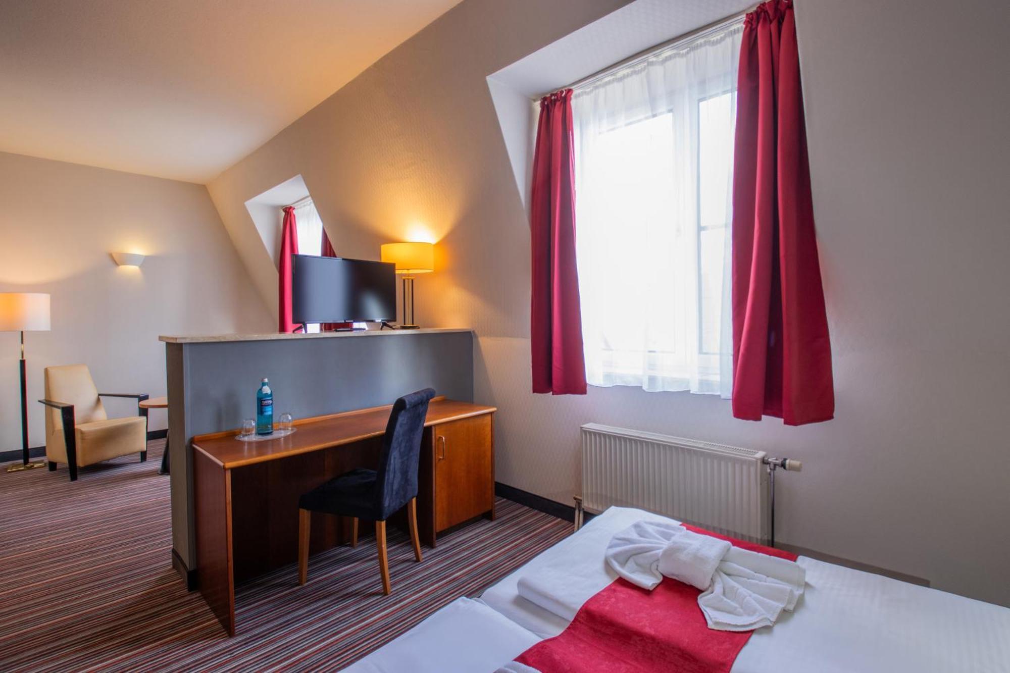 Seehotel Brandenburg an der Havel Brielow Exterior foto