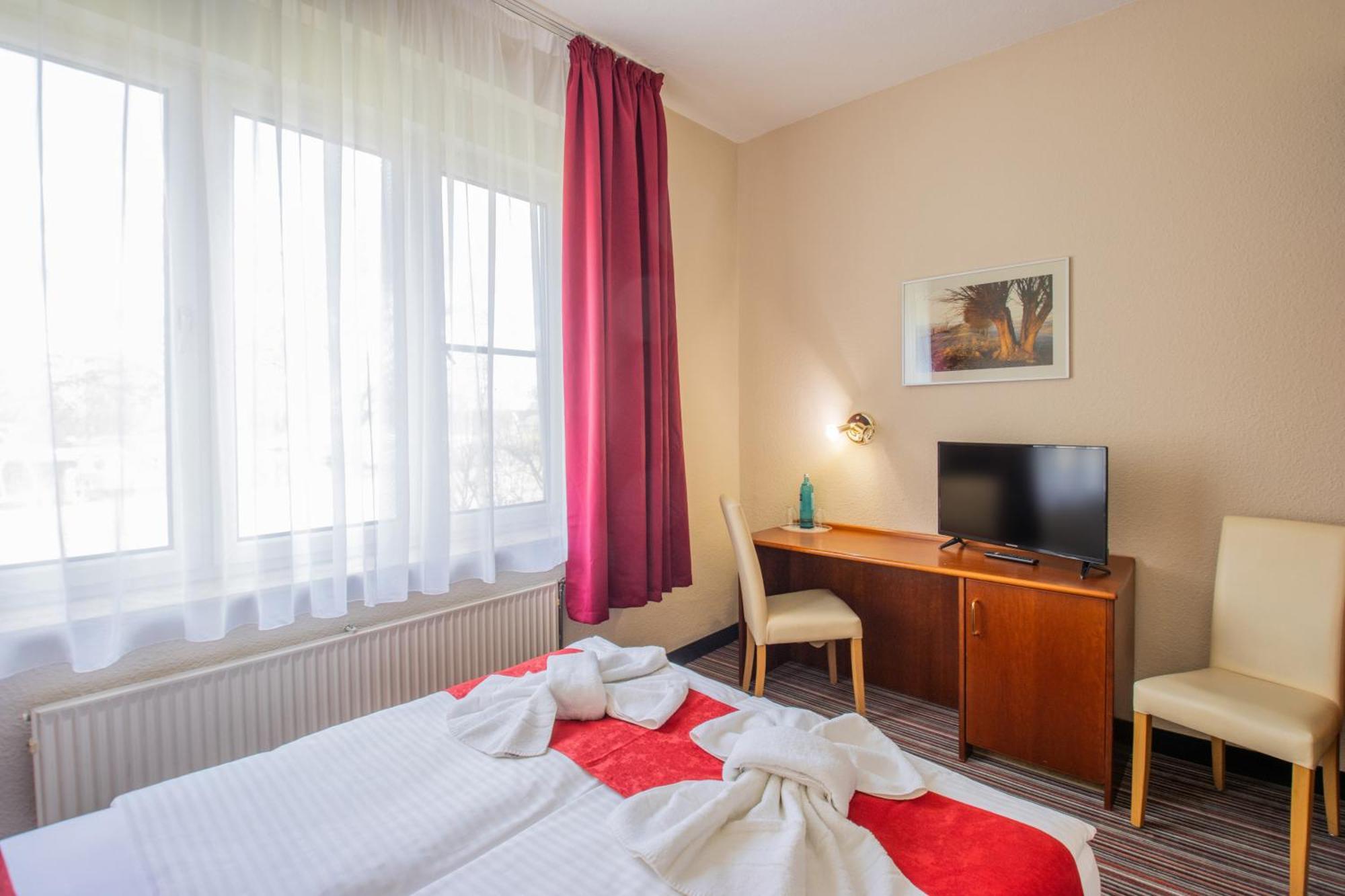 Seehotel Brandenburg an der Havel Brielow Exterior foto
