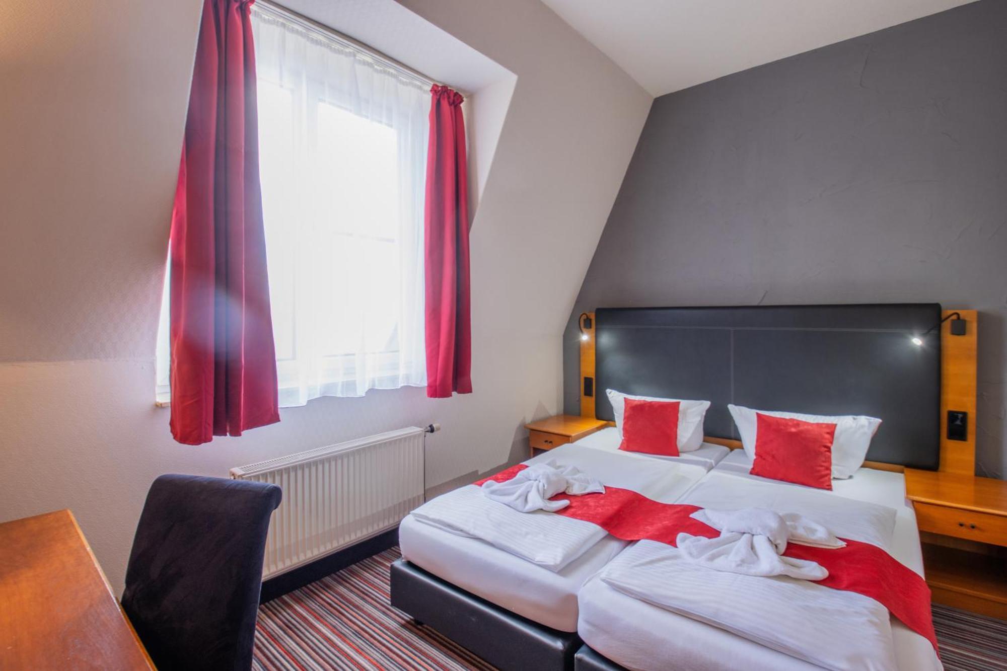 Seehotel Brandenburg an der Havel Brielow Exterior foto