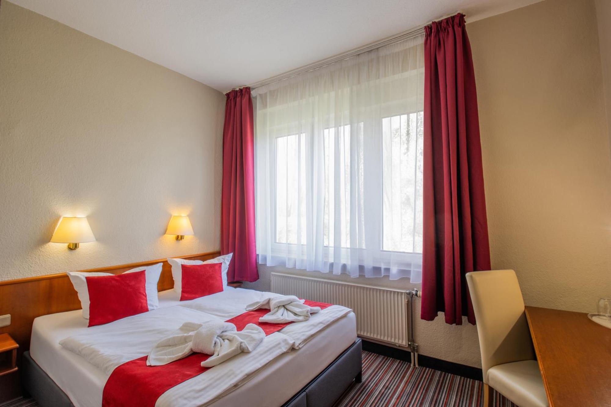 Seehotel Brandenburg an der Havel Brielow Exterior foto