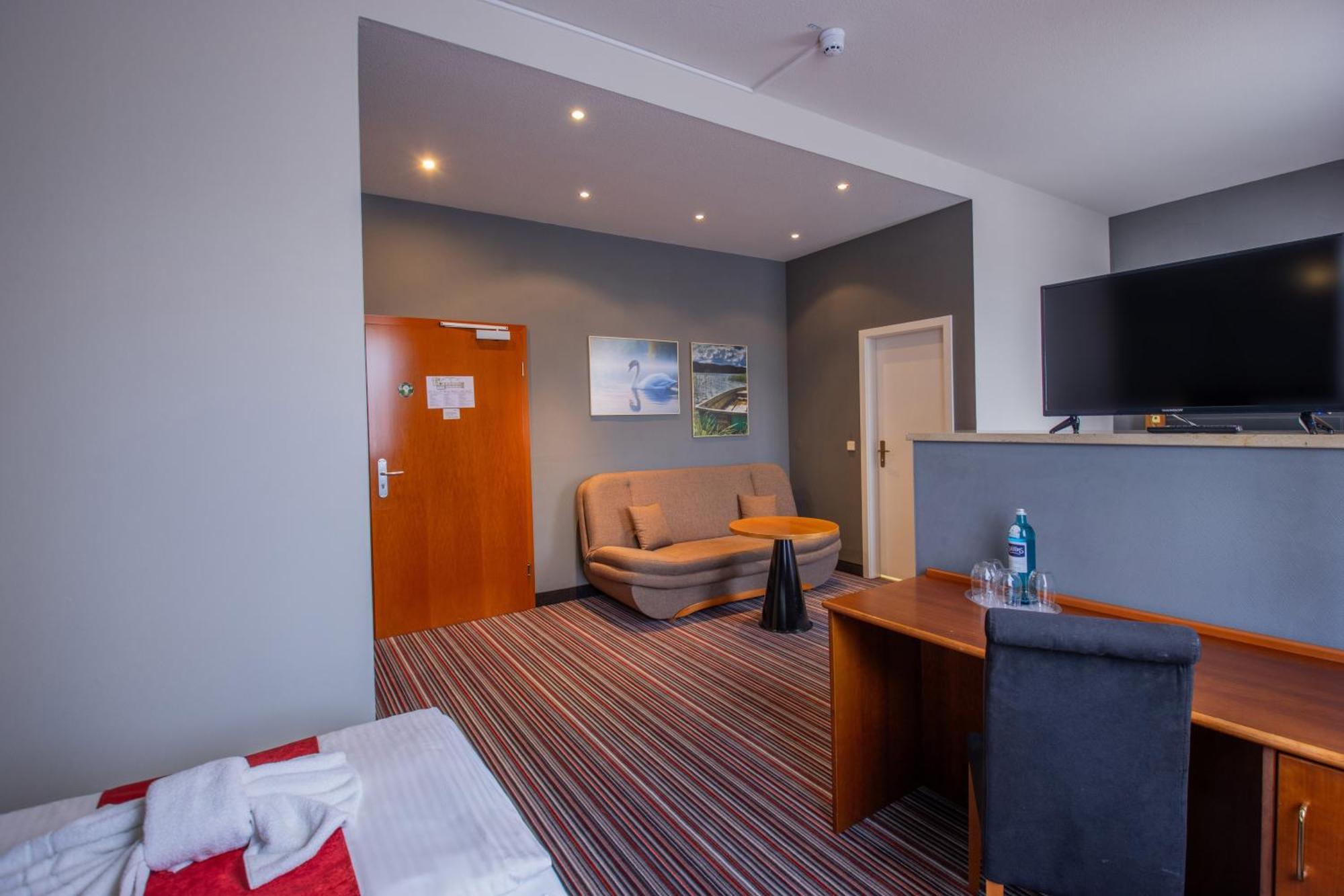 Seehotel Brandenburg an der Havel Brielow Exterior foto