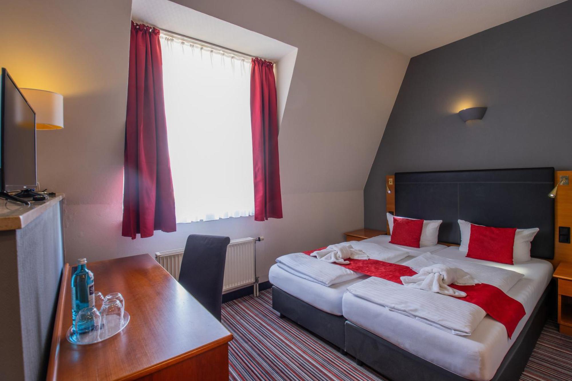 Seehotel Brandenburg an der Havel Brielow Exterior foto