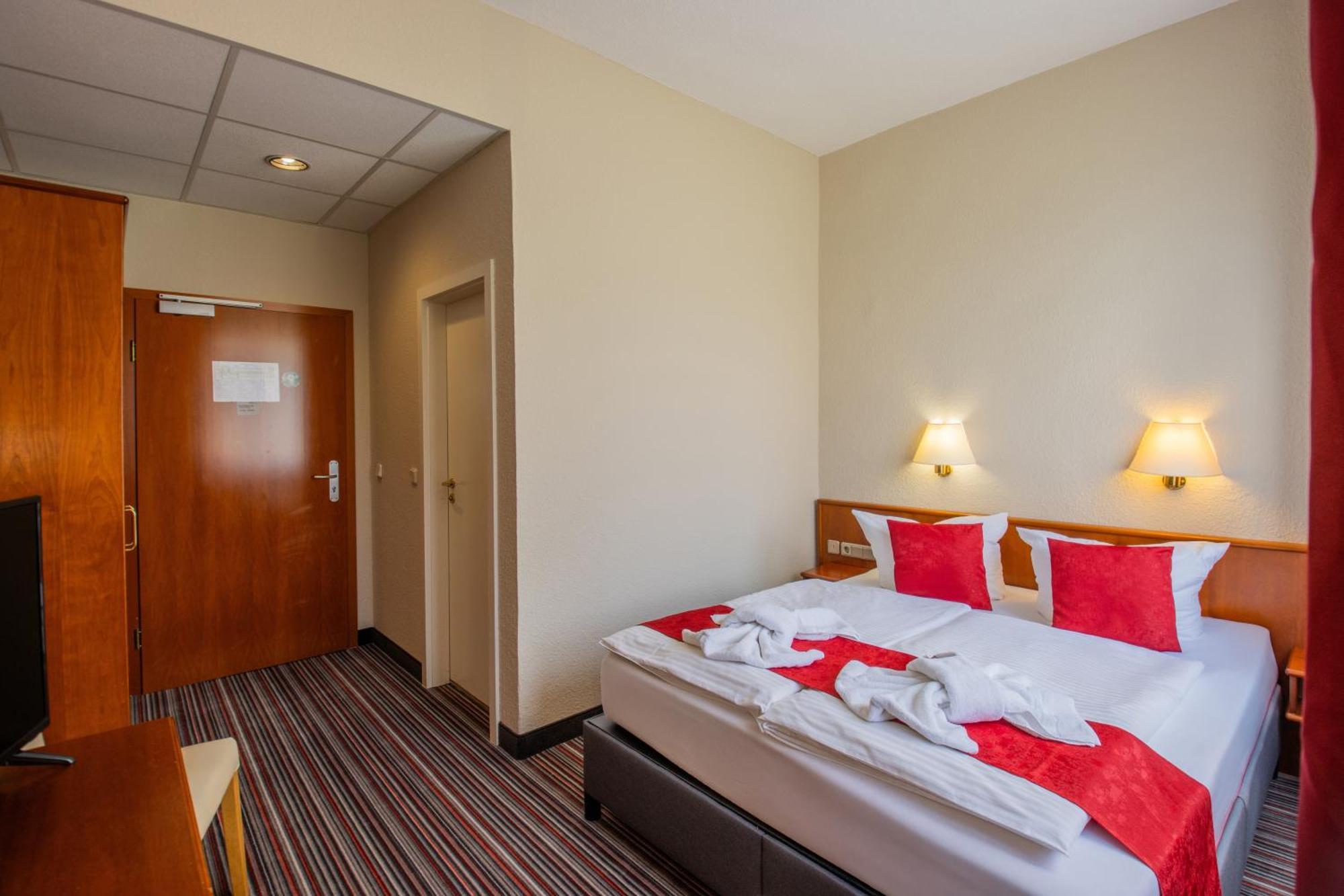 Seehotel Brandenburg an der Havel Brielow Exterior foto