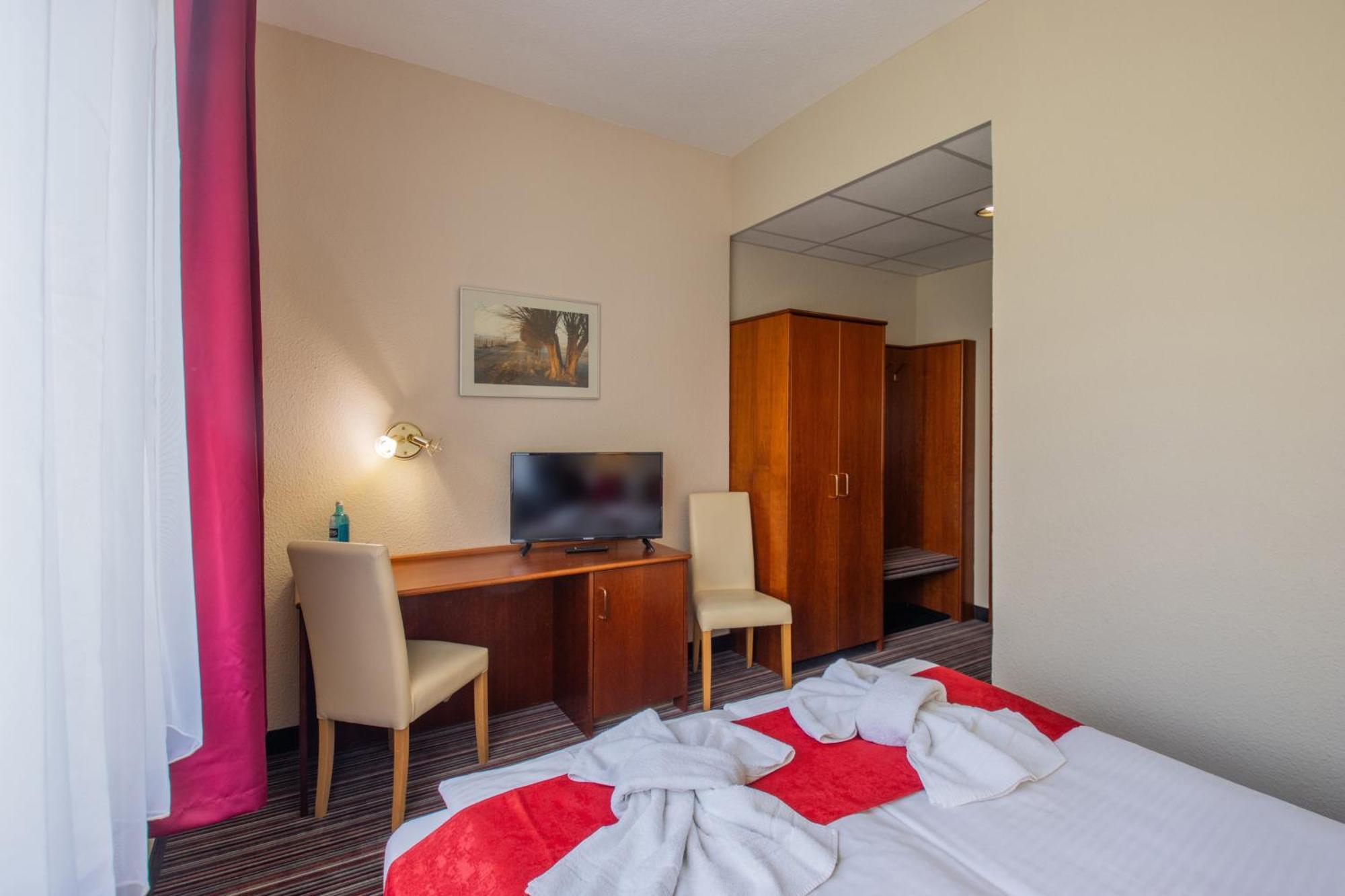 Seehotel Brandenburg an der Havel Brielow Exterior foto