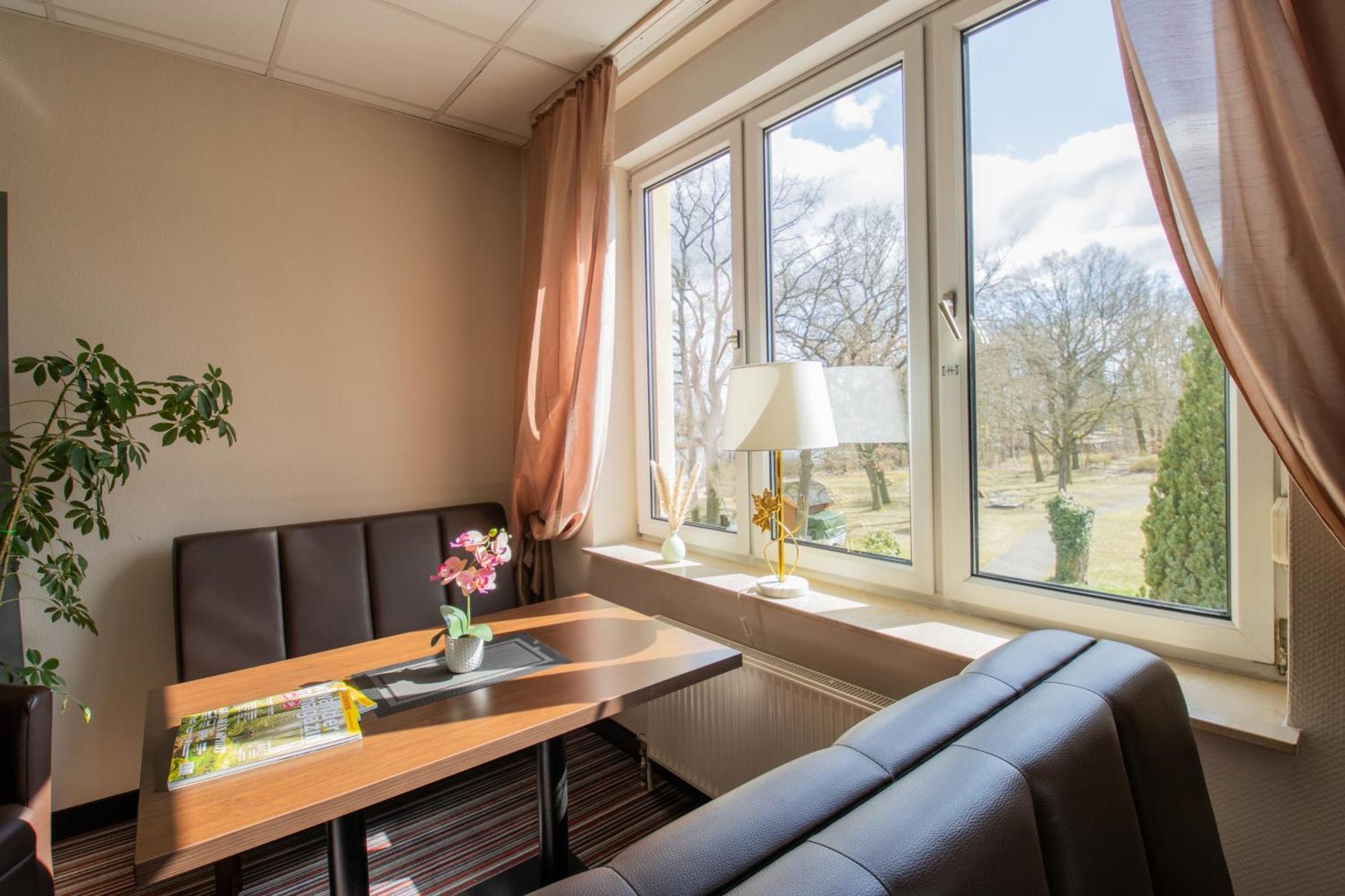 Seehotel Brandenburg an der Havel Brielow Exterior foto