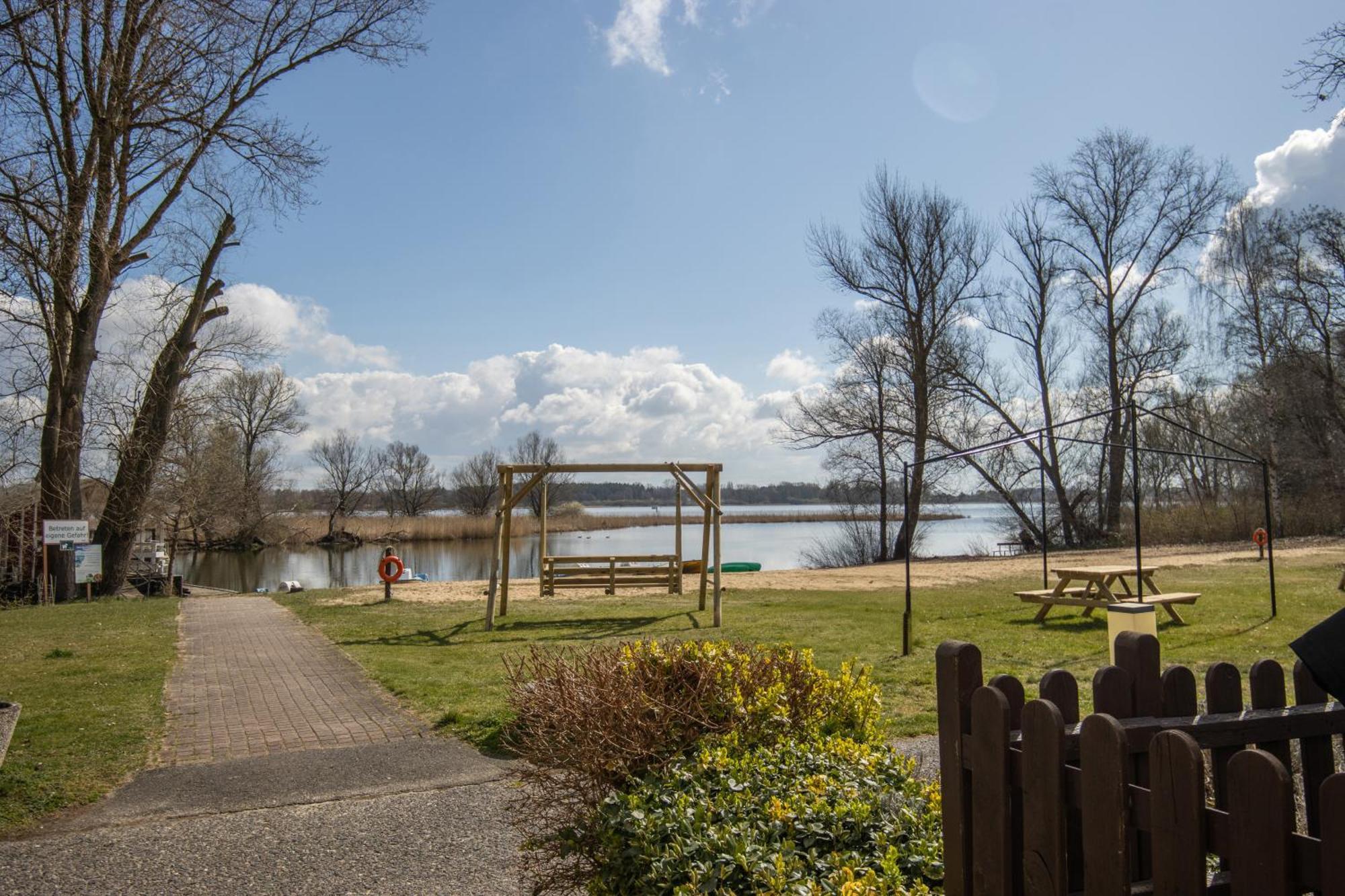 Seehotel Brandenburg an der Havel Brielow Exterior foto